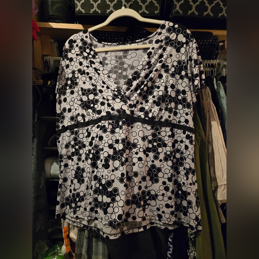 Black and White Patterned Women's Top